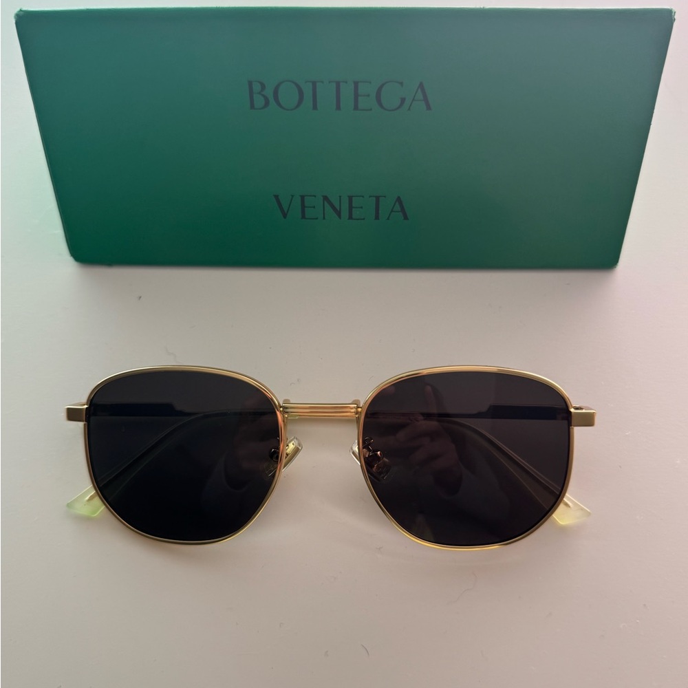 BOTTEGA VENETA EYEWEAR
Round-frame gold-tone sunglasses